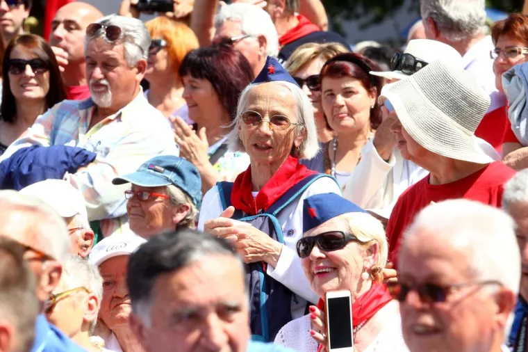 Tisuće ljudi u Kumrovcu slave Dan mladosti