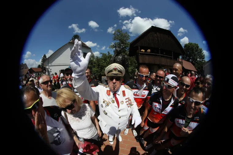 Tisuće ljudi u Kumrovcu slave Dan mladosti