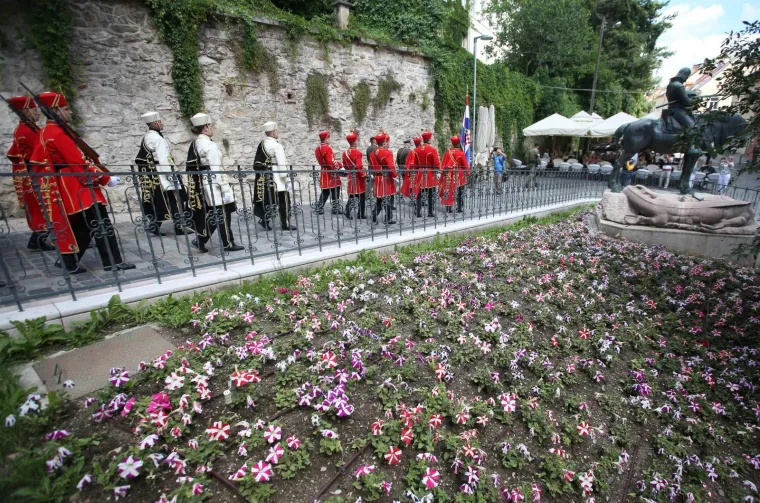 Počasno za&scaron;titna bojna održala prikaz ceremonijalnih radnji na Trgu bana Jelačića