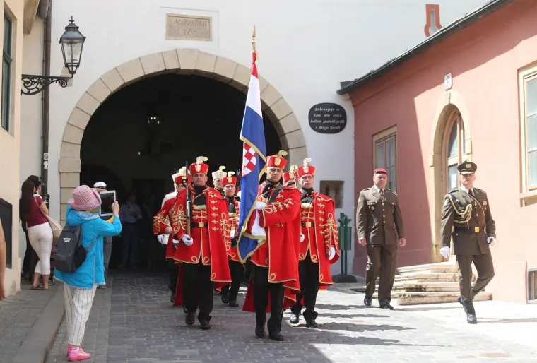 Počasno za&scaron;titna bojna održala prikaz ceremonijalnih radnji na Trgu bana Jelačića