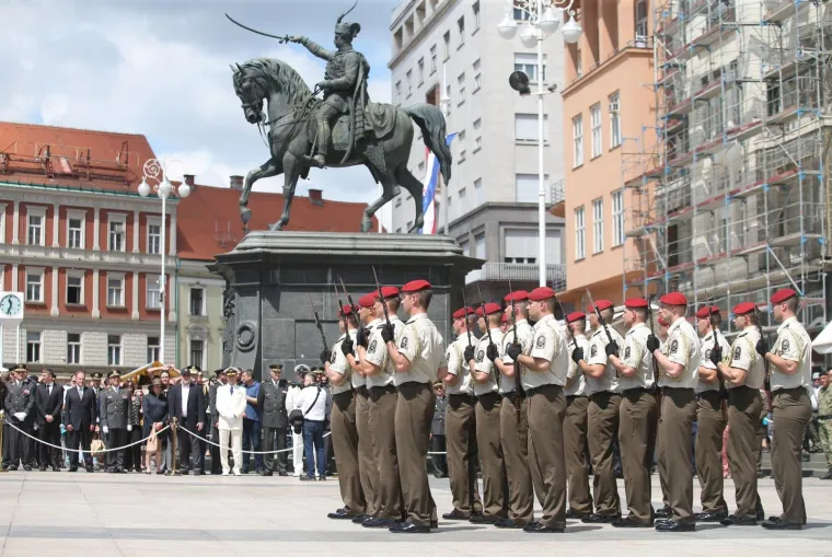Počasno za&scaron;titna bojna održala prikaz ceremonijalnih radnji na Trgu bana Jelačića