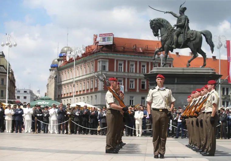 Počasno za&scaron;titna bojna održala prikaz ceremonijalnih radnji na Trgu bana Jelačića