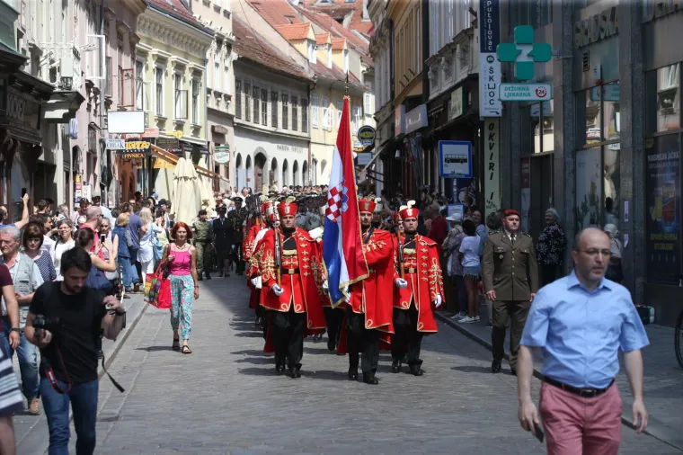 Počasno za&scaron;titna bojna održala prikaz ceremonijalnih radnji na Trgu bana Jelačića