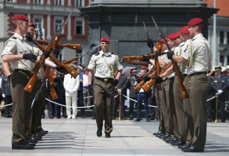Počasno za&scaron;titna bojna održala prikaz ceremonijalnih radnji na Trgu bana Jelačića