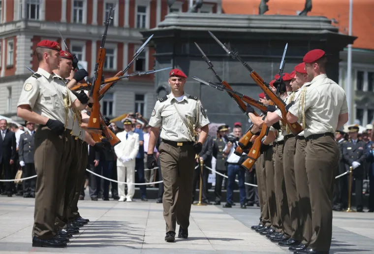 Počasno za&scaron;titna bojna održala prikaz ceremonijalnih radnji na Trgu bana Jelačića