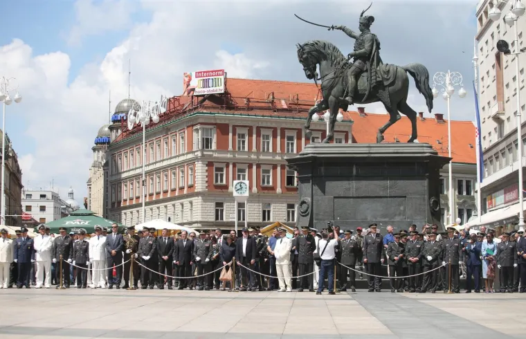 Počasno za&scaron;titna bojna održala prikaz ceremonijalnih radnji na Trgu bana Jelačića