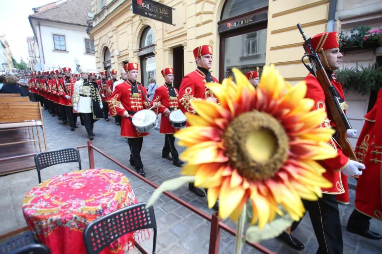 Počasno za&scaron;titna bojna održala prikaz ceremonijalnih radnji na Trgu bana Jelačića