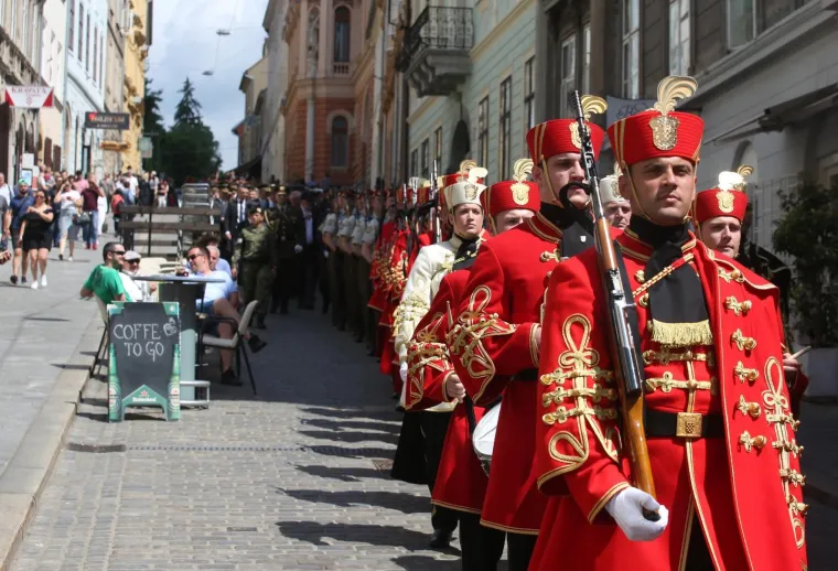 Počasno za&scaron;titna bojna održala prikaz ceremonijalnih radnji na Trgu bana Jelačića