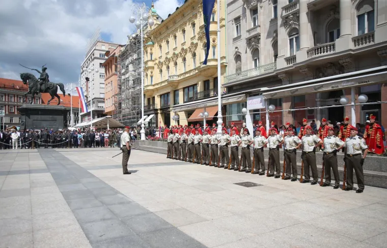 Počasno za&scaron;titna bojna održala prikaz ceremonijalnih radnji na Trgu bana Jelačića