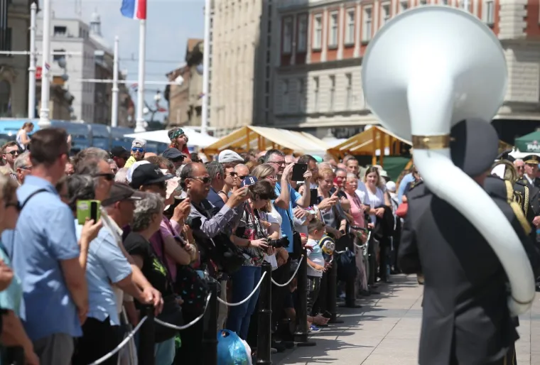 Počasno za&scaron;titna bojna održala prikaz ceremonijalnih radnji na Trgu bana Jelačića