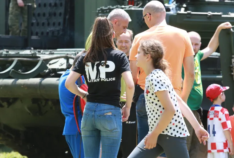 Pištolji, puške, rakete, helikopteri, radari...pogledajte što je sve Hrvatska vojska prezentirala na Jarunu