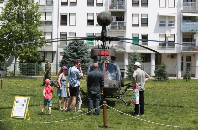 Pištolji, puške, rakete, helikopteri, radari...pogledajte što je sve Hrvatska vojska prezentirala na Jarunu