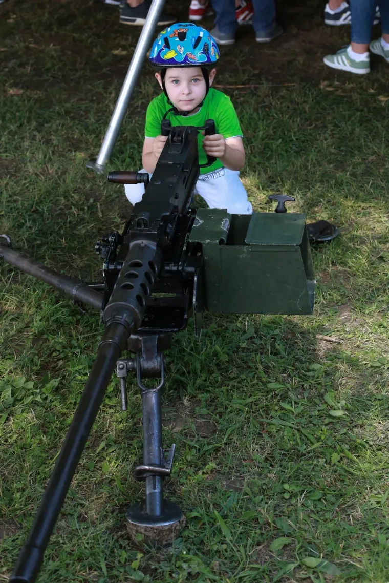Pištolji, puške, rakete, helikopteri, radari...pogledajte što je sve Hrvatska vojska prezentirala na Jarunu