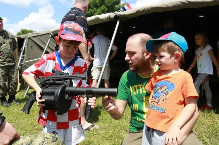 Pi&scaron;tolji, pu&scaron;ke, rakete, helikopteri, radari...pogledajte &scaron;to je sve Hrvatska vojska prezentirala na Jarunu