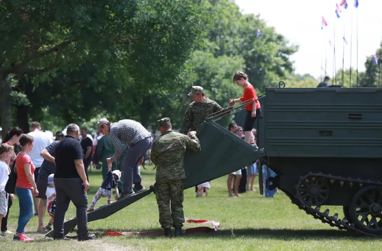 Pi&scaron;tolji, pu&scaron;ke, rakete, helikopteri, radari...pogledajte &scaron;to je sve Hrvatska vojska prezentirala na Jarunu