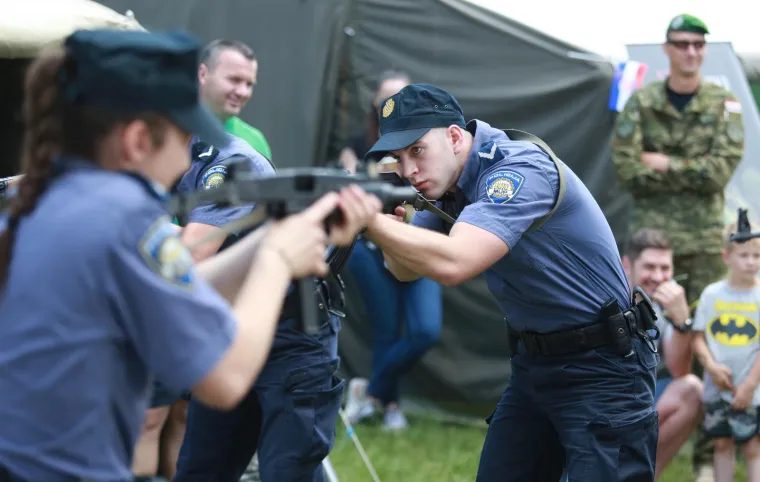 Pi&scaron;tolji, pu&scaron;ke, rakete, helikopteri, radari...pogledajte &scaron;to je sve Hrvatska vojska prezentirala na Jarunu