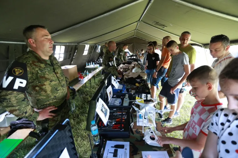 Pi&scaron;tolji, pu&scaron;ke, rakete, helikopteri, radari...pogledajte &scaron;to je sve Hrvatska vojska prezentirala na Jarunu