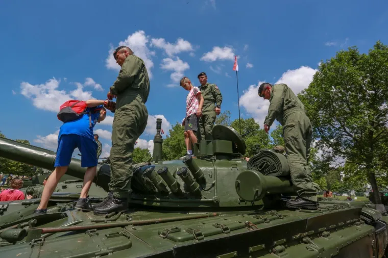 Pi&scaron;tolji, pu&scaron;ke, rakete, helikopteri, radari...pogledajte &scaron;to je sve Hrvatska vojska prezentirala na Jarunu
