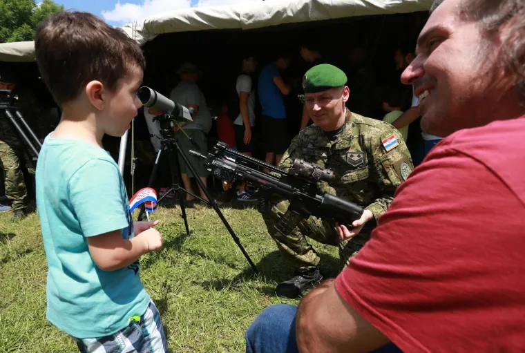 Pi&scaron;tolji, pu&scaron;ke, rakete, helikopteri, radari...pogledajte &scaron;to je sve Hrvatska vojska prezentirala na Jarunu