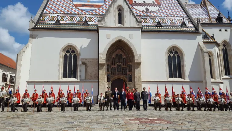 Dan Oružanih snaga RH: pogledajte smjenu počasne straže na Markovom trgu