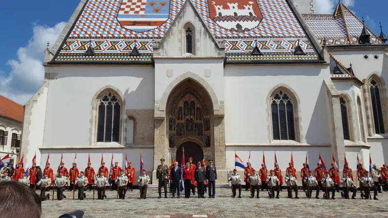Dan Oružanih snaga RH: pogledajte smjenu počasne straže na Markovom trgu