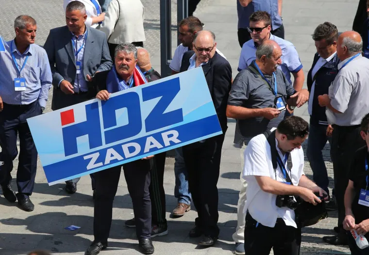 SABOR HDZ-a U CIBONI: Dvorana ovacijama dočekala predsjednika stranke Plenkovića