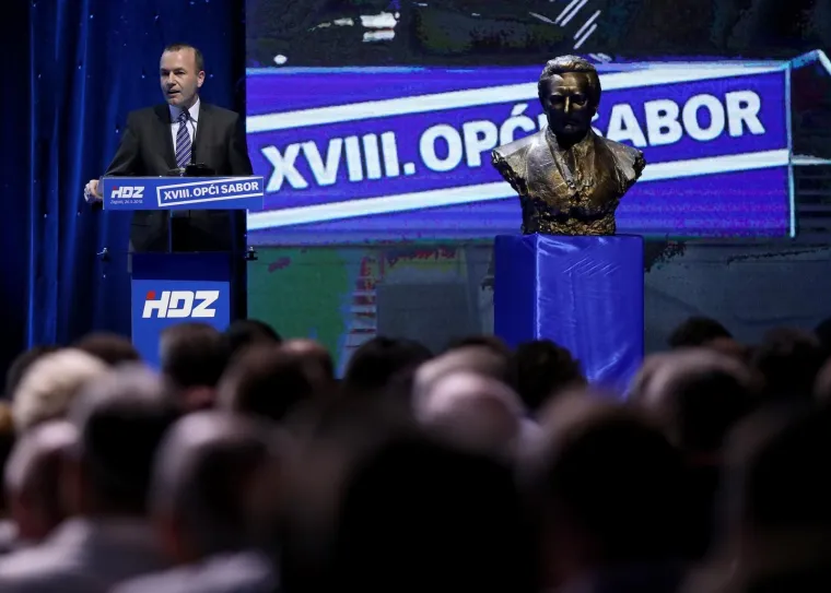 SABOR HDZ-a U CIBONI: Dvorana ovacijama dočekala predsjednika stranke Plenkovića