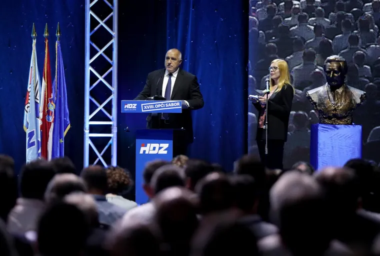 SABOR HDZ-a U CIBONI: Dvorana ovacijama dočekala predsjednika stranke Plenkovića