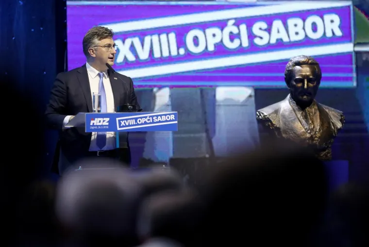 SABOR HDZ-a U CIBONI: Dvorana ovacijama dočekala predsjednika stranke Plenkovića