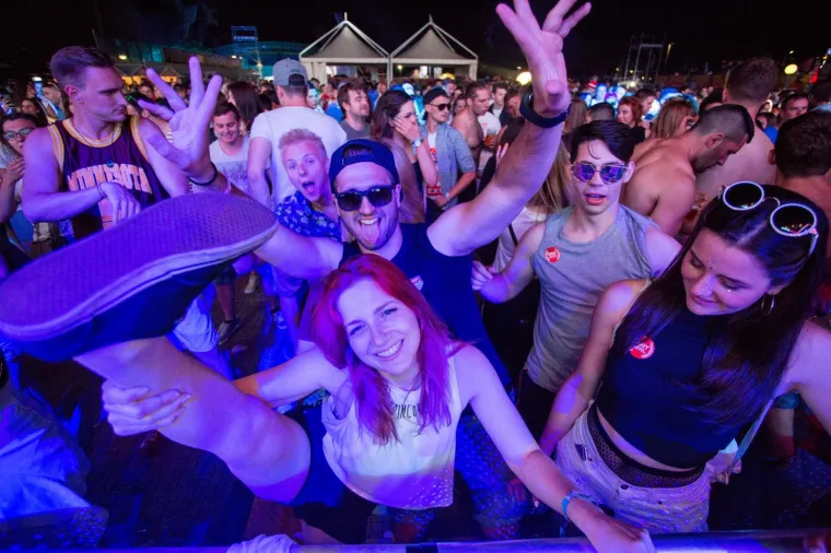 POČEO JE SEA STAR FESTIVAL: Evo kako se sinoć zabavljalo na partyju u Umagu