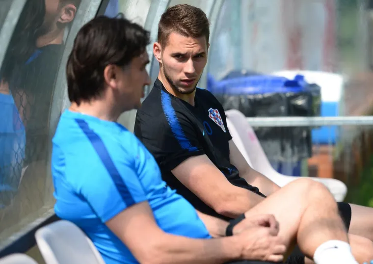 NAVIJAČI NAHRUPILI NA TRENING VATRENIH: Mandžukić, Rakitić, Ćorluka i ostali reprezentativci odu&scaron;evili svoje obožavatelje