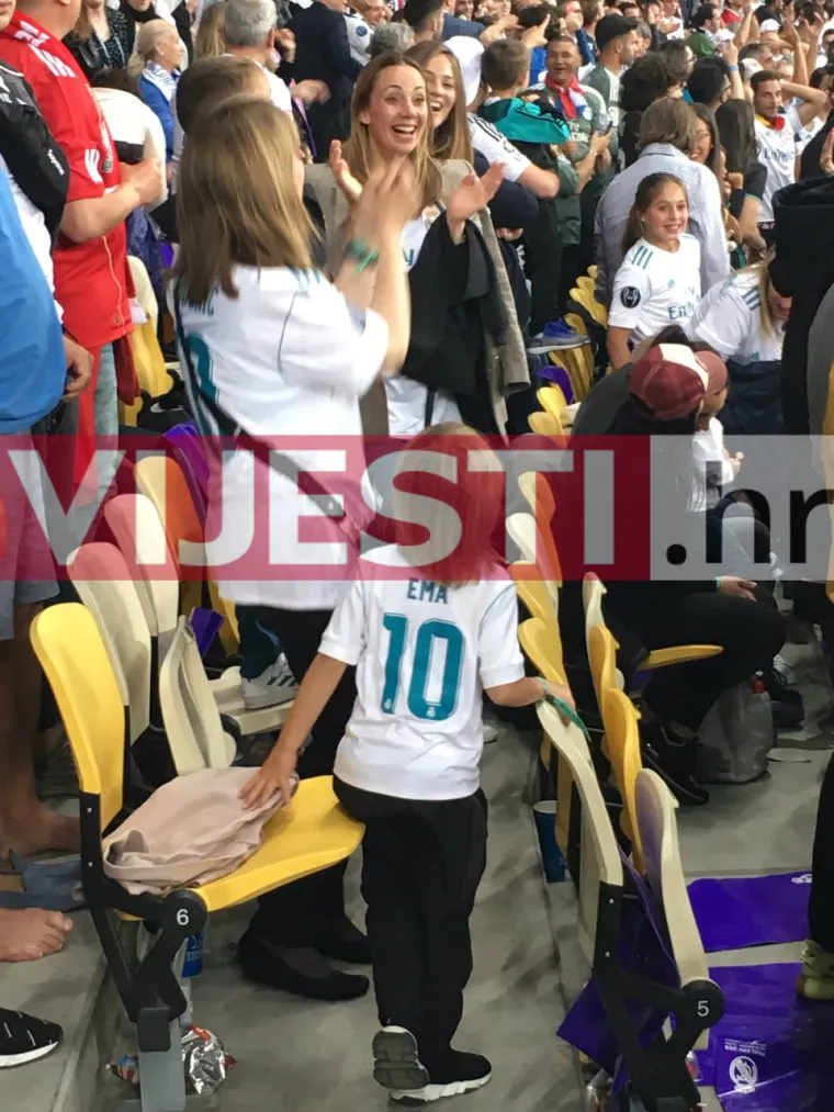 Svoje jače polovice Vanja Modrić i Izabel Kovačić pratile su sa tribina. Veliku pobjedu Reala Luka i Mateo proslavili su i sa svojim suprugama po koje su kasnije došli na tribine.