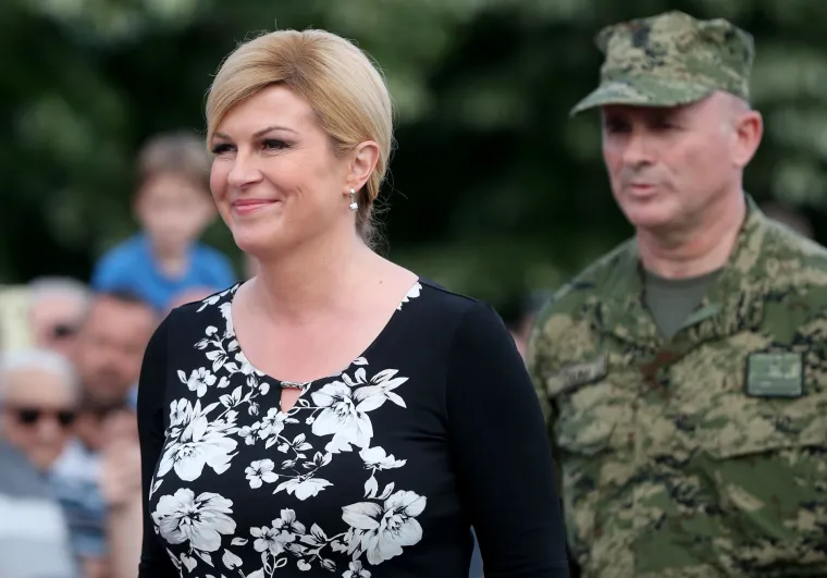 FOTO Vojska na Jarunu pokazala &scaron;to zna i posjeduje: Preleti MIG-ova, skokovi padobranaca...
