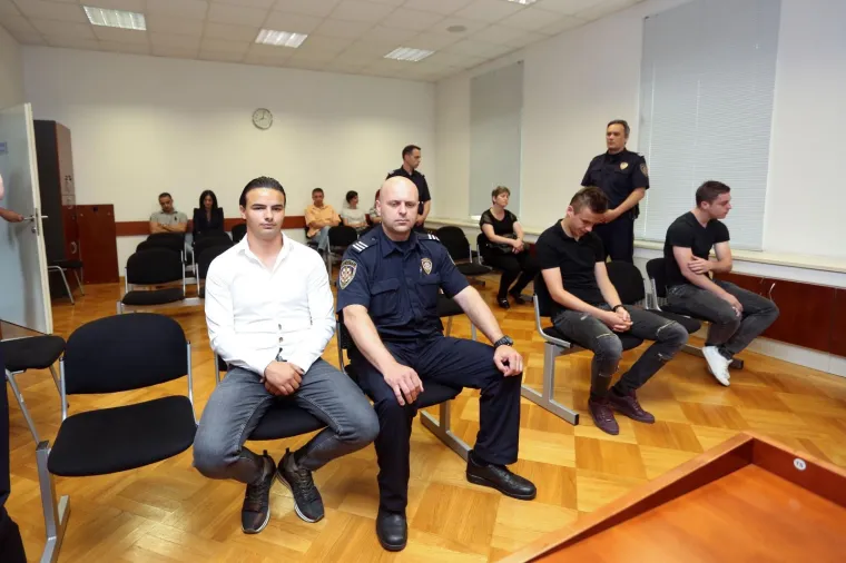 Kod sutkinje Ane Kovačević počelo suđenje Davidu Kom&scaron;iću, Arjanu Rexhepiju, Armendu Rexhepiju te Filipu Filipoviću zbog protupravnog oduzimanja slobode i o&scaron;tećenje tuđe stvari.