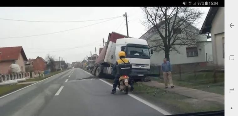 Čitateljica nam poslala uznemirujuće fotografije i poručila: 'Strahujemo za na&scaron;u djecu'