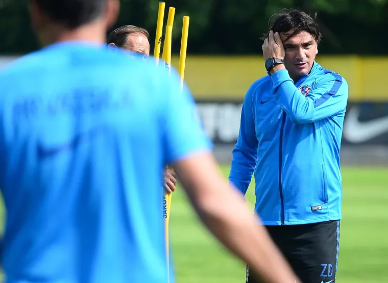 Standardni stoper izabrane vrste Vedran Ćorluka već je u ponedjeljak odradio oba treninga u cjelini, a i u utorak se stavio na raspolaganje izborniku Zlatku Daliću &scaron;to će reći i da je ozljeda koja ga je mučila iza njega.