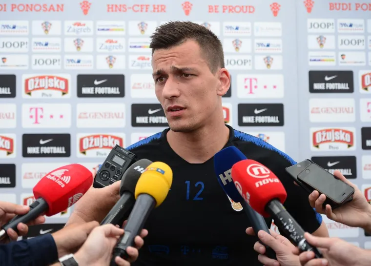 Nepotrebno je nagla&scaron;avati &scaron;to dokapetan Hrvatske znači ne samo za igru reprezentacije već i za situaciju u svlačionici. Također, danas su pred novinare iza&scaron;li Lovre Kalinić i Ante Rebić.