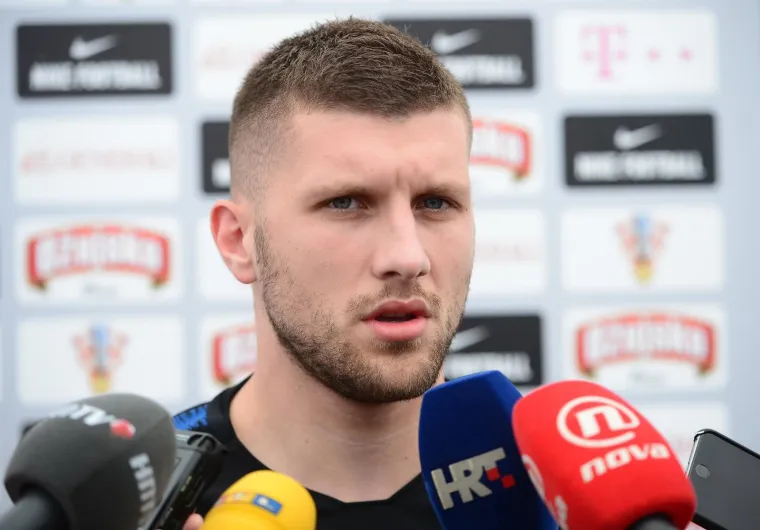 Upravo je Rebić jaki Dalićev adut, odu&scaron;evio ga je Splićanin na američkoj turneji protiv Meksika, toliko da se izbornik malo zaletio i rekao kako je Peri&scaron;ić 'out', a Rebić 'in'.