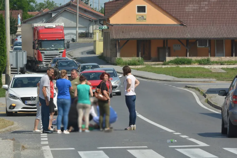 Uznemirujuće fotografije: Mercedesom na pje&scaron;ačkom prijelazu naletio na dječaka