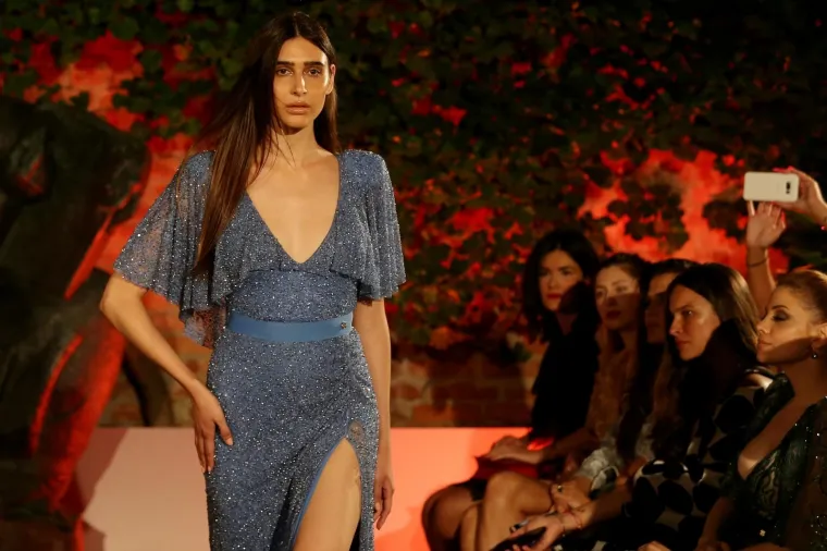 Moda u doba hrabrosti: Alex Dojčinović ponovno oduševila novom revijom