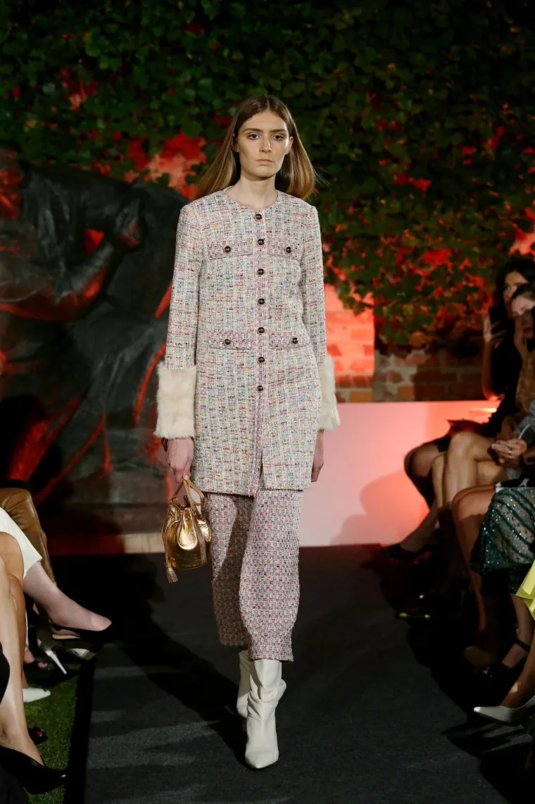 Moda u doba hrabrosti: Alex Dojčinović ponovno odu&scaron;evila novom revijom