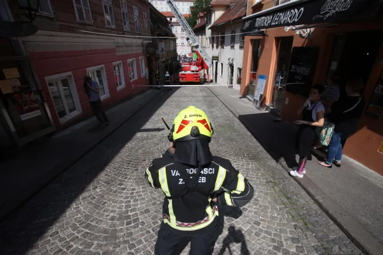 GORJELO U CENTRU ZAGREBA: Vatrogasci hitrom intervencijom stavili požar u Skalinskoj ulici pod kontrolu