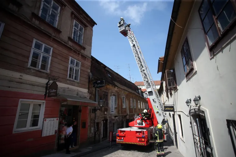 GORJELO U CENTRU ZAGREBA: Vatrogasci hitrom intervencijom stavili požar u Skalinskoj ulici pod kontrolu