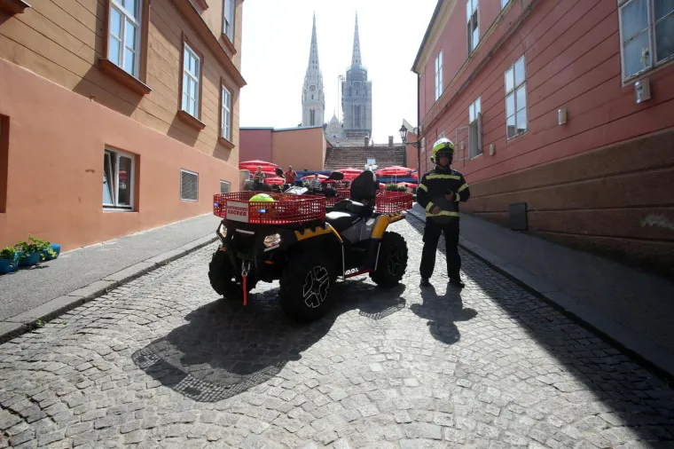 GORJELO U CENTRU ZAGREBA: Vatrogasci hitrom intervencijom stavili požar u Skalinskoj ulici pod kontrolu