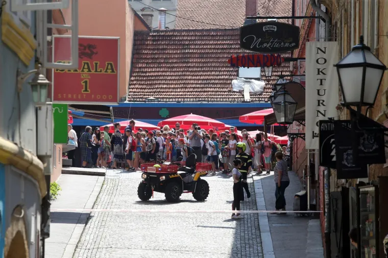 GORJELO U CENTRU ZAGREBA: Vatrogasci hitrom intervencijom stavili požar u Skalinskoj ulici pod kontrolu