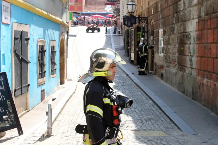 GORJELO U CENTRU ZAGREBA: Vatrogasci hitrom intervencijom stavili požar u Skalinskoj ulici pod kontrolu