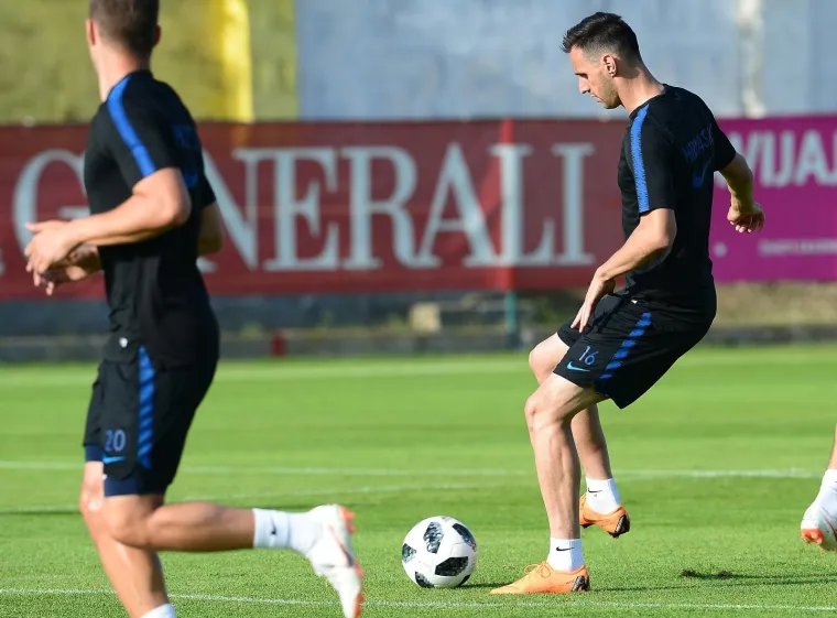 VATRENI ODRADILI POPODNEVNI TRENING: Ćorluka trenirao bez problema