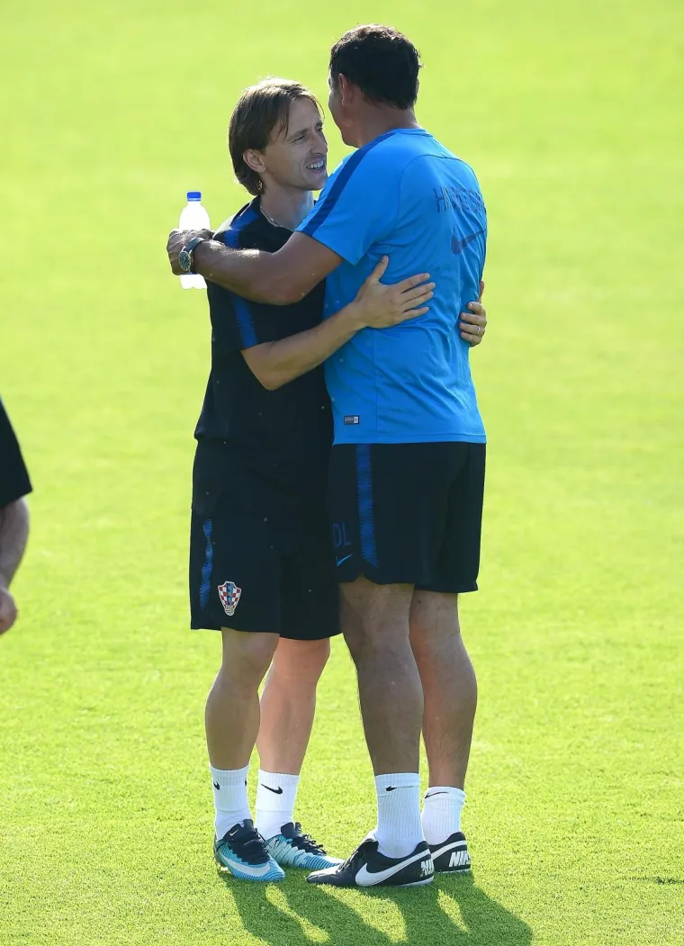 Večernji trening na Valbruni odrađen je po paklenoj vrućini a osim prema Kovačiću i Lovrenu sva pozornost bila je usmjerena prema Vedranu Ćorluki koji je još jednom svojim radom i angažmanu na treningu dokazao kako njegova ozljeda je doista stvar prošlosti.