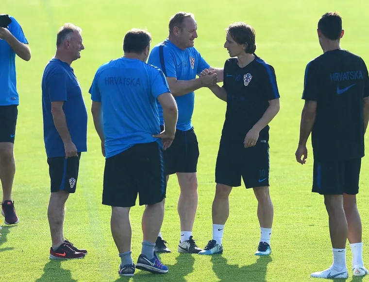 IZBORNIK DALIĆ KONAČNO DOČEKAO I SVOG KAPETANA: Modrić stigao u Rovinj