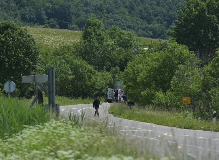 Policijski očevid nad kobijem u kojem je policija sinoć zatekla 29 stranih državljana